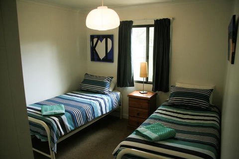 Unit1, Graydon Lodge - Australian Directory 1