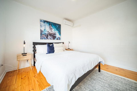 Urban Beach Shack-Metres From The Beach & Cafes - Australian Directory 1