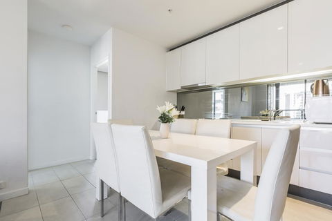 UWS Madison Melbourne CBD Apartment - Australian Directory 3