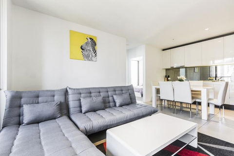 UWS Madison Melbourne CBD Apartment - Australian Directory 0