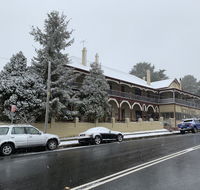 Victoria Albert Guest House Bar Cafe and Restaurant - Australian Directory