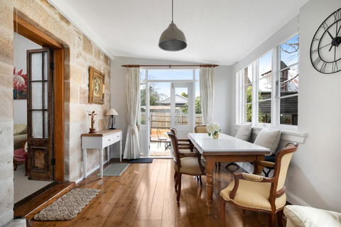 Victoria Cottage - Australian Directory 2