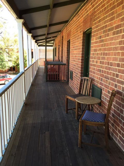 Victoria Hotel Rutherglen - Australian Directory 3