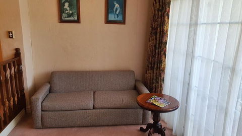 Victoria House Motor Inn - Australian Directory 2