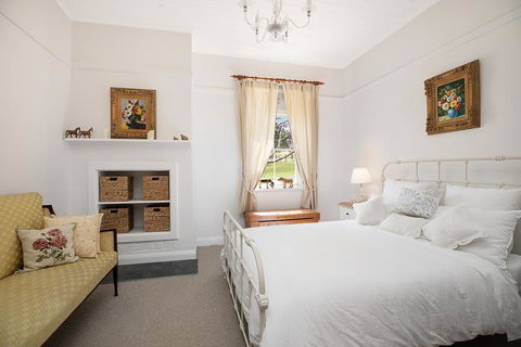 Victoria Cottage - Australian Directory 1