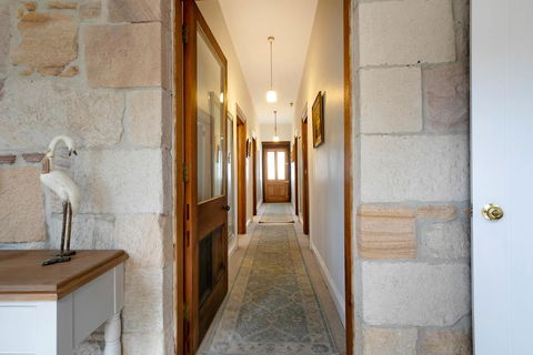 Victoria Cottage - Australian Directory 3