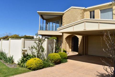 VIEWS FOREVER - INVERLOCH - Australian Directory 0