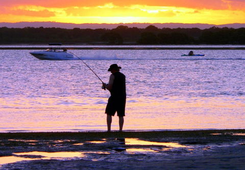 VIEWS VIEWS VIEWS! Front Top Floor Waterfront Unit - Chnook Apartments South Esp, Bongaree - Australian Directory 1