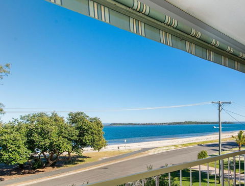 VIEWS VIEWS VIEWS! Front Top Floor Waterfront Unit - Chnook Apartments South Esp, Bongaree - Australian Directory 0
