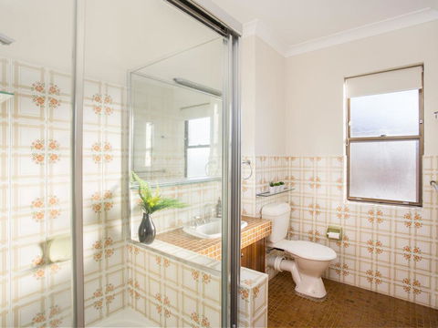 Villa Bianca 10 Opposite The Tanks - Australian Directory 1