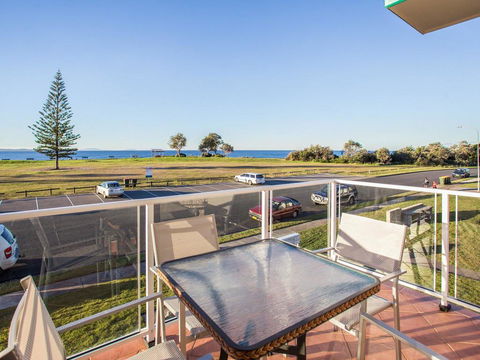Villa Bianca 10 Opposite The Tanks - Australian Directory 2