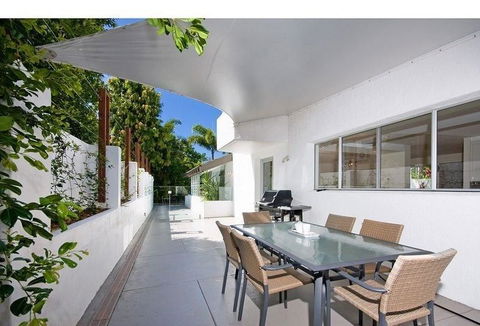 Villa Bianco - Australian Directory 1