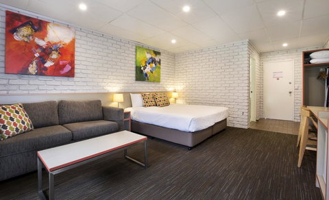 Villa Noosa Hotel - Australian Directory 3