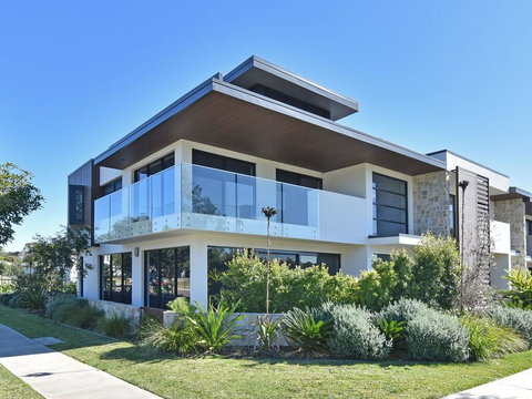 Villa Sorrento Waterside At Trinity Point - Australian Directory 0