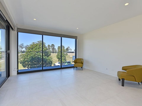 Villa Sorrento Waterside At Trinity Point - Australian Directory 3