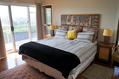 Villa With Views & Pool - Australian Directory 3