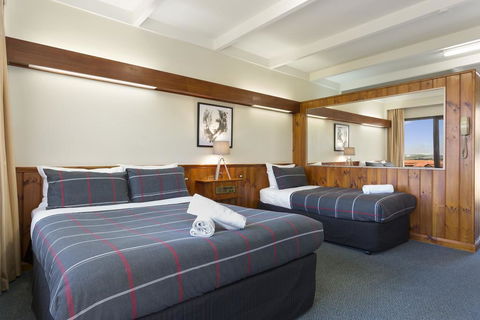 Village Family Motor Inn - Australian Directory 3