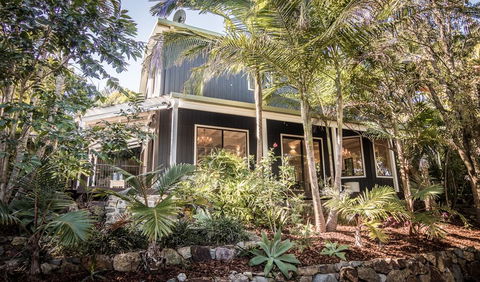 Vintage Inspired Three Bedroom Home- Heated Pool! - Australian Directory 0