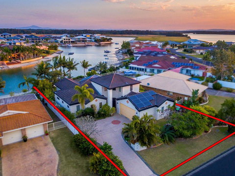 Vista Del Mare - 81 Witonga Drive Yamba Family Home On Water. - Australian Directory 2
