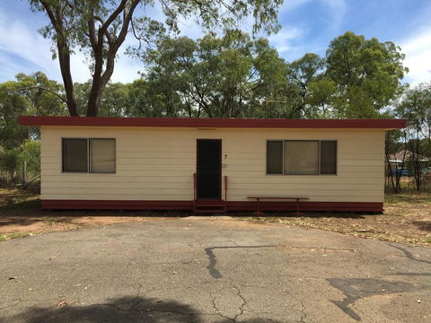 Wagon Wheel Motel & Units - Australian Directory 1