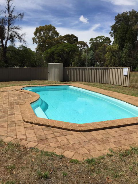 Wagon Wheel Motel & Units - Australian Directory 3
