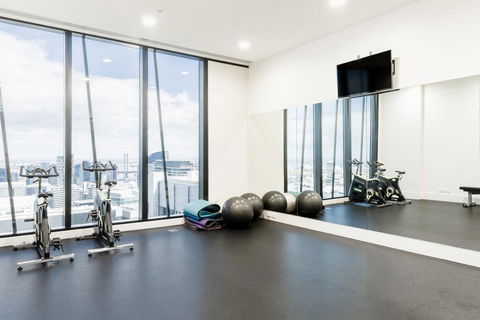 Wake To Eureka Tower Views From Prestigious Collins St - Australian Directory 3