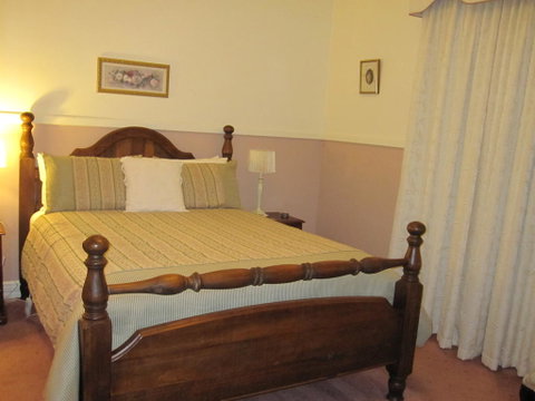 Walton House Bed & Breakfast - Australian Directory 2