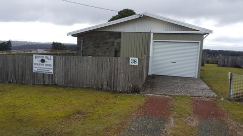 Waratah Falls Holiday Unit - Australian Directory 1
