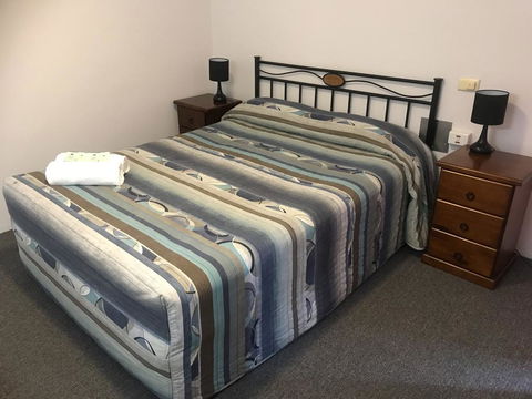 Warrina Motor Inn - Australian Directory 1