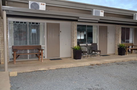 Warwick Motor Inn - Australian Directory 2
