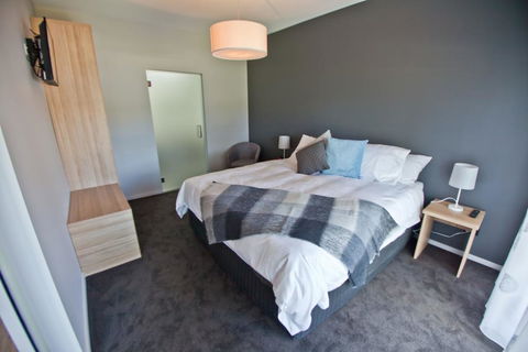 Waterfront Apartments - Australian Directory 3