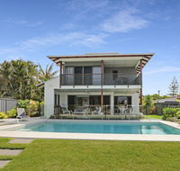 WATERFRONT HOME BORDERING MOOLOOLABA - Australian Directory