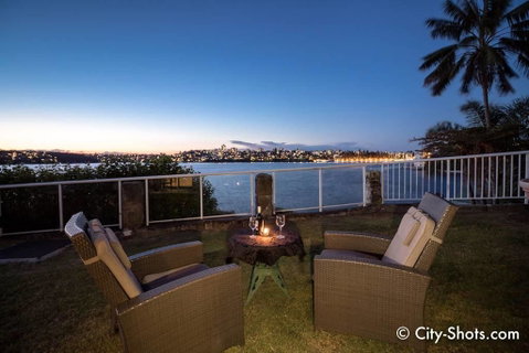 Waterfront On Manly Harbour - Australian Directory 1