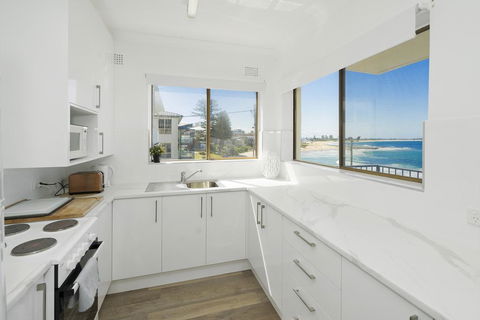 Waterfront Unit, Unit 2 - Australian Directory 3