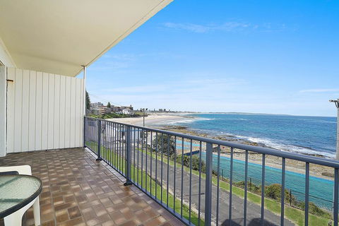 Waterfront Unit, Unit 3 - Australian Directory 1