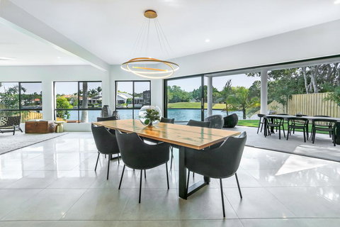 Waterfront Wonder, Noosa Waters - Australian Directory 1