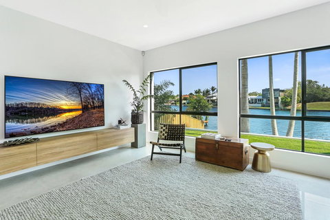 Waterfront Wonder, Noosa Waters - Australian Directory 3