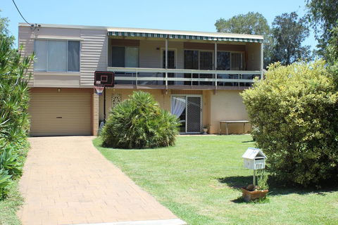 Waters Edge - Australian Directory 2