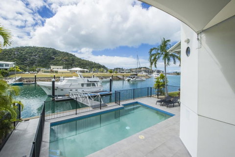 Waters Edge Townhouse 2 - Australian Directory 2