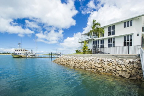 Waters Edge Townhouse 2 - Australian Directory 1