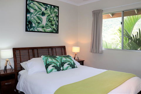 Watersons At Airlie Central Apartments - Australian Directory 2