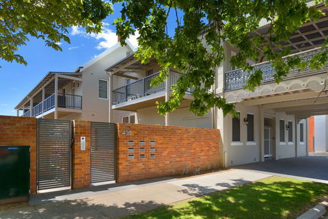 Waterstreet Apartment - Australian Directory 2