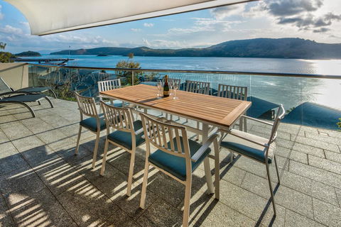 Waves 5 Luxury 3 Bedroom Breathtaking Ocean Views Central Location - Australian Directory 0