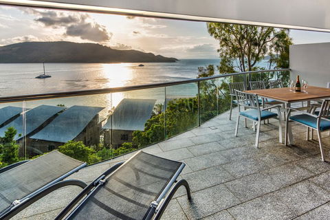 Waves 5 Luxury 3 Bedroom Breathtaking Ocean Views Central Location - Australian Directory 2