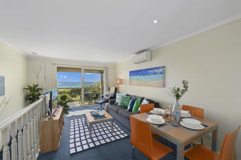 Waves At Sapphire - Australian Directory 2