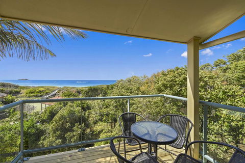 Waves At Sapphire - Australian Directory 3