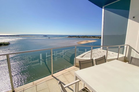 Waves Maroochy River - Australian Directory 2