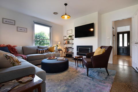Wayward Cottage - Australian Directory 2