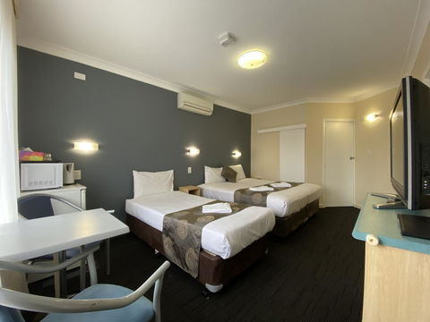 Welcome Inn 277 - Australian Directory 1