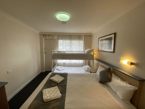 Welcome Inn 277 - Australian Directory 2